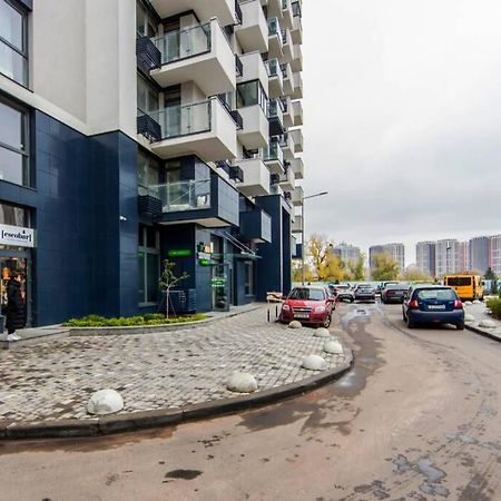 Новые Светлые Апартаменты Метро Славутич キエフ エクステリア 写真