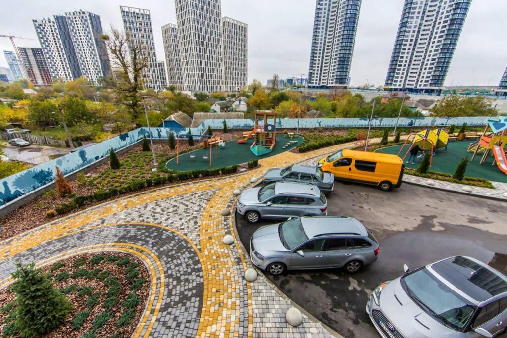 Новые Светлые Апартаменты Метро Славутич キエフ エクステリア 写真
